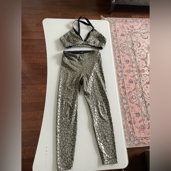 Heroine Sport workout/athletic set sport bra and leggings - Picture 3 of 7